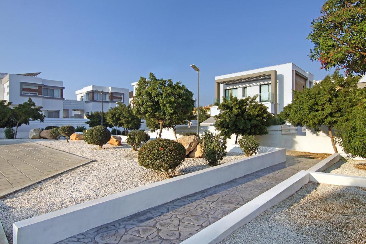 Mey * Protaras